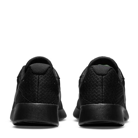 nike tanjun women's all black.